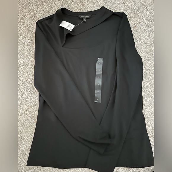 Asymmetrical cutout black top - Picture 1 of 3